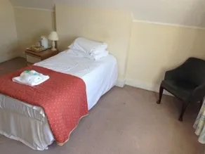 Queens Lodge Guest House - Image 5