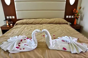 Marathon Hotel - Image 3