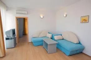 Nushev Hotel - Image 5
