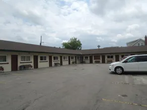 Sharp Motel - Image 2