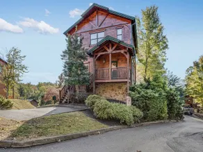 Heaven's View, 2 Bedrooms, Sleeps 10, Hot Tub, Pool Table, Arcade, Jacuzzi - Image 1