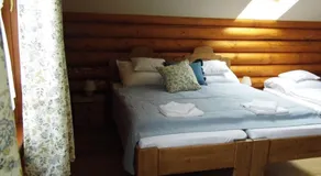 Sombereki Horgásztó Rönkház - Image 3