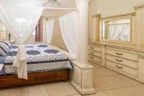 Two Palms Hotel - Image 4