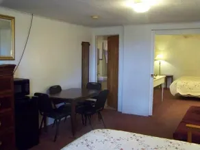 Golden Knight Inn and Suites - Image 5