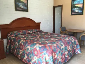 Budget Inn - Image 5