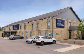 Travelodge Leeds Bradford Airport Hotel - Image 2