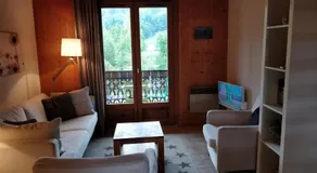 Between lake en ski resort - Image 5