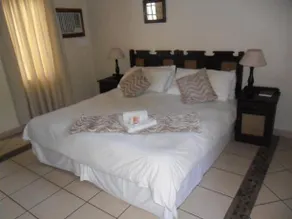 Beverly Hills Guest Lodge - Image 4
