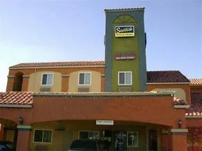 Passport Inn & Suites Corona - Image 2