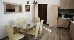 Central Park Apartments - Image 5