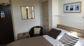 Holly Tree Guest House - Image 2