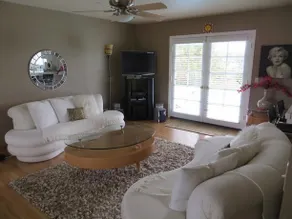 Avocado Wine Country Estate - Image 4