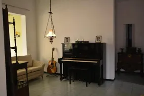 Gallery House - Image 3