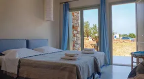 Skinammos studios,suites - Image 2