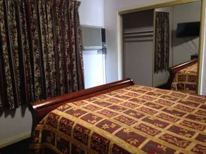 Motel 9 - Image 3