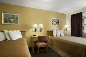 Carefree Inn Sandusky - Image 3