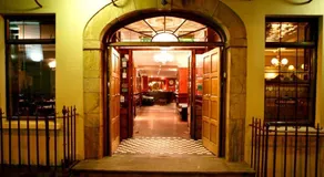 Hearns Hotel - Image 2