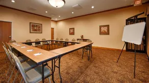 Best Western Plus Schulenburg Inn & Suites - Image 2