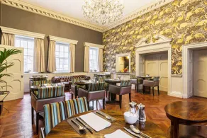 London City Suites By Montcalm - Image 4
