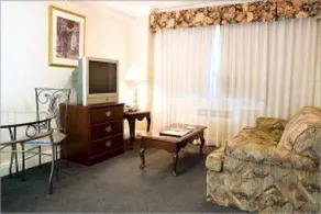 Glen Grove Suites - Image 1