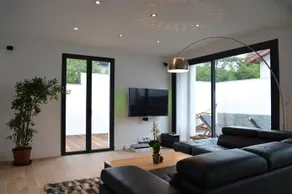 Zeitgenössische Villa mit Pool in Biarritz - Image 3
