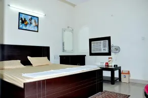 Hotel Tourist Bar & Restaurant - Image 2