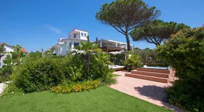 Lussuoso appartamento sulla spiaggia di Nora con jacuzzi e giardino - Image 5