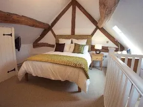 Queens Lodge - Image 2
