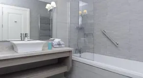 Sea View Apartment - Image 2