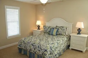 1 Ez Access 4 Bedroom Home by RedAwning - Image 2