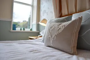 Riverside Bed & Breakfast - Image 3