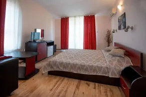 Vromos Guest Rooms - Image 3