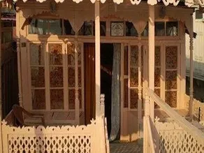 Houseboat young Minar - Image 1