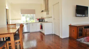 LUXURIOUS Couples Escape, SPA BATH, Netflix, NBN - Image 2