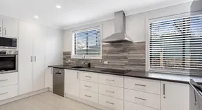 Sunset Beach House - Soldiers Point Sleeps 9 - Image 4
