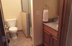 Hotel and Resort Rooms by Midway Lodging - Image 4