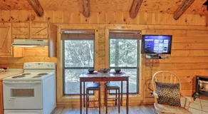 Cozy Cabin with Hot Tub 4 Mi to Broken Bow Lake - Image 4