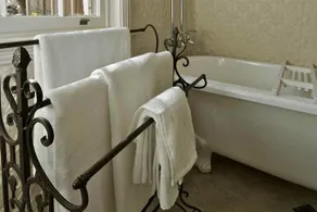 Windsor Cottage - Image 4