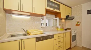 Spacious Central Apartment - Image 3
