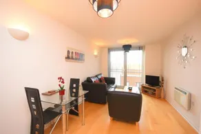 Town or Country - Sirocco Apartments - Image 5