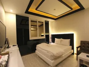 Talk Motel - Image 3