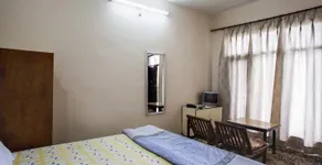 The Lake Retreat - Image 4