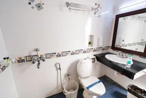 Shelter Beach Resort - Image 4