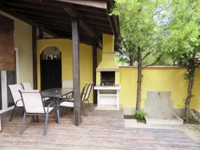 Friends Hotel - Image 2