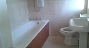 Bridgefield House - Image 3