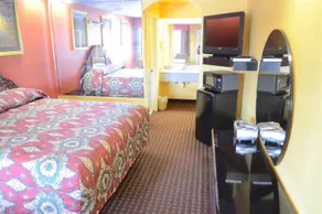 Palace Inn 610 & MLK - Image 2