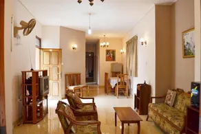 Travellers Rest Home - Image 4