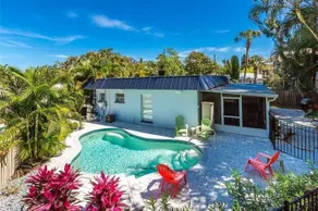 Crescent Street 1138 B, Walk to the beach, Pool, 1 Bedroom, Pet Friendly - Image 1