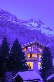 Backstage Hotel Chalet Rooms - Image 5
