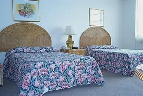 Four Ambassadors Apartments - Image 5